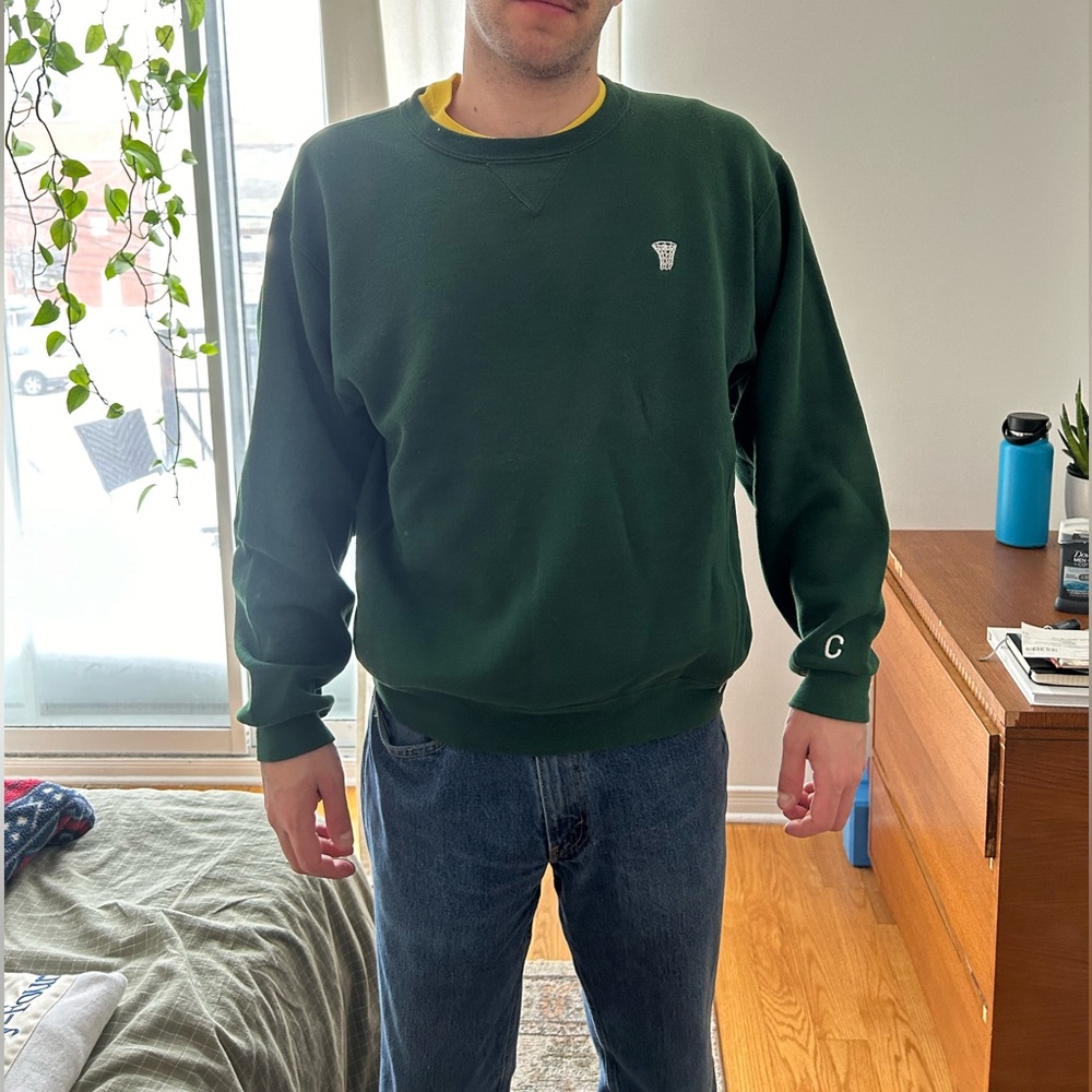 Embroidered basketball net forest green crew neck sweater